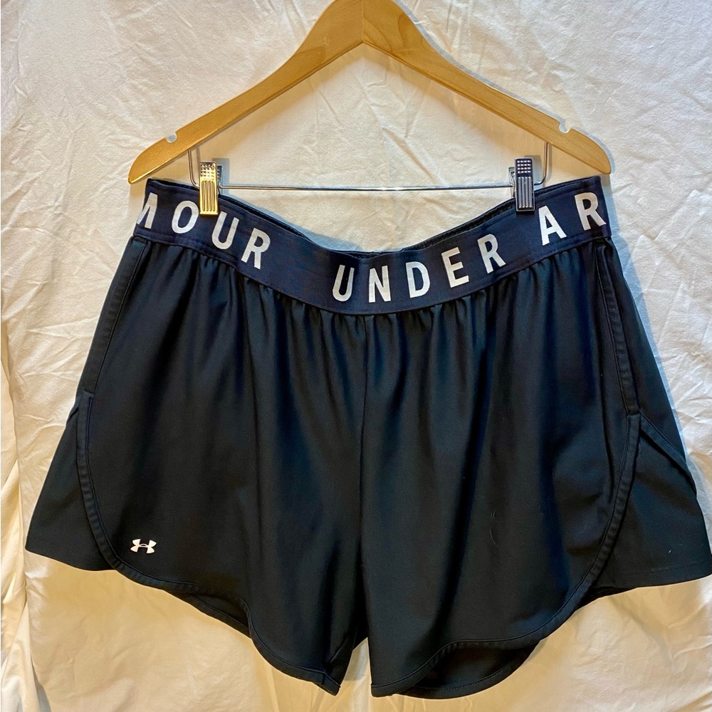 Like New Ladies 2X Under Armour Athletic Shorts